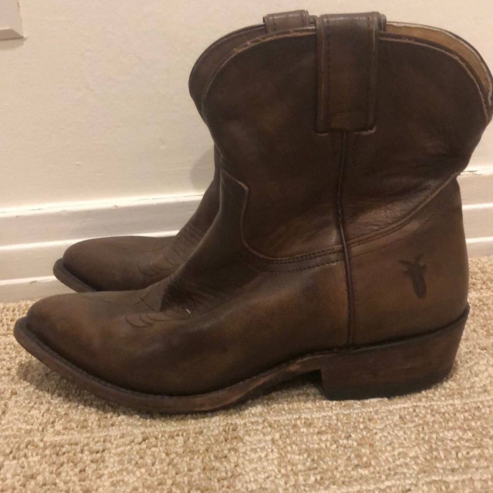 Frye short tan cowboy boots/ booties